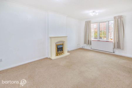 2 bedroom semi-detached bungalow to rent - Photo 2