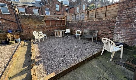 Spacious 5-Bed Student House Near Ecclesall Road – Bills Inclusive Option! - Photo 5