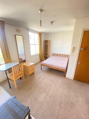 Studio to rent - Photo 3