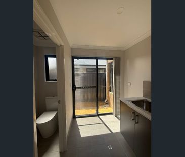 Brand New 4x2 Family Home with Double Garage in Prime Byford Location - Photo 4