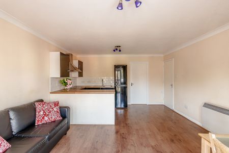 2 Bed Flat, Leslie Park Road, CR0 - Photo 3