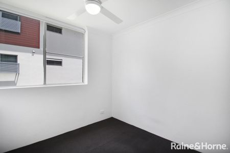 Furnished Toowong Unit with Exclusive Courtyard - Photo 2