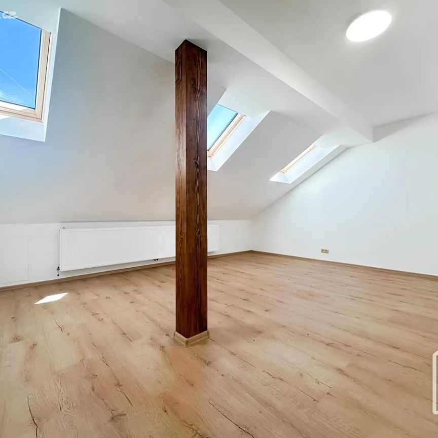 Pronájem bytu 3+1 134 m² - Fotografie 1