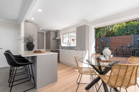 Newly renovated 3-bedroom with extra rumpus room - Photo 3