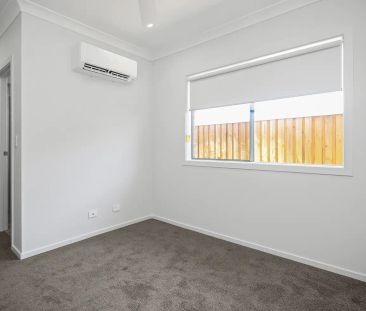 “Contemporary Home!” - Photo 4