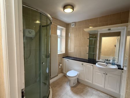 Spacious 4/5 bed semi-detached home on Repton Avenue, Derby. Set over 3 floors with large lounge, modern kitchen, mezzanine bedroom, loft room, 2 bathrooms, garden, workshop & driveway. Ideal for families seeking flexible living in a prime location. Contact Property Options to view! - Photo 3