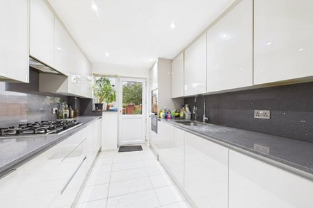 3 bedroom House in Cranbrook Drive, Maidenhead - Photo 4