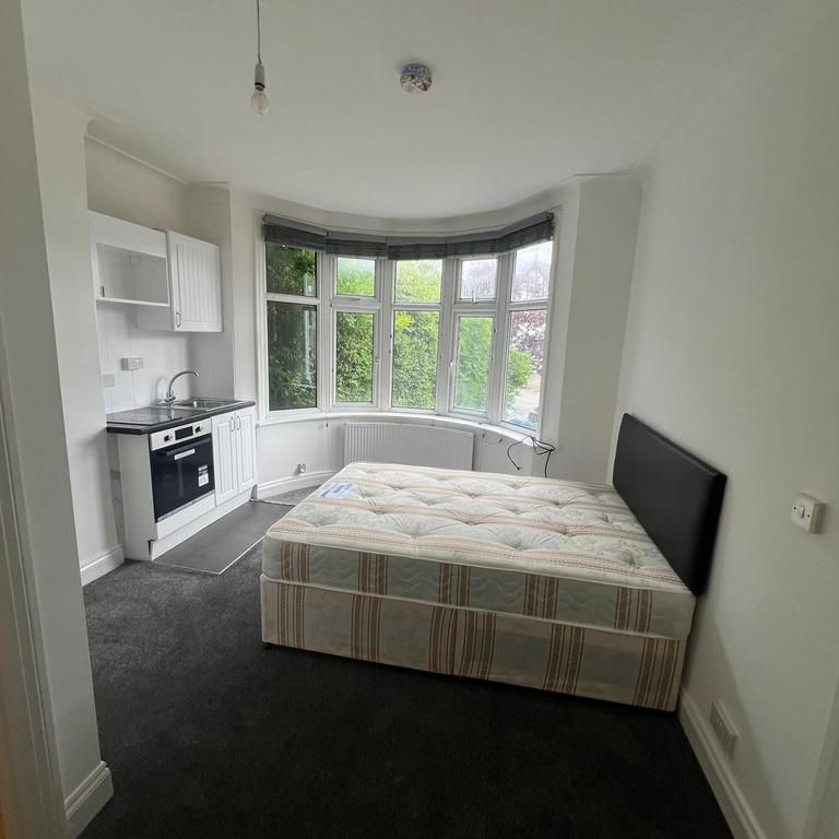 Studio to rent - Photo 1