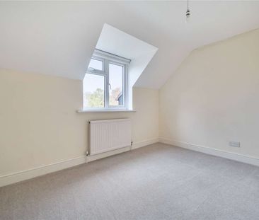 Four-bedroom detached home in Alresford. - Photo 6