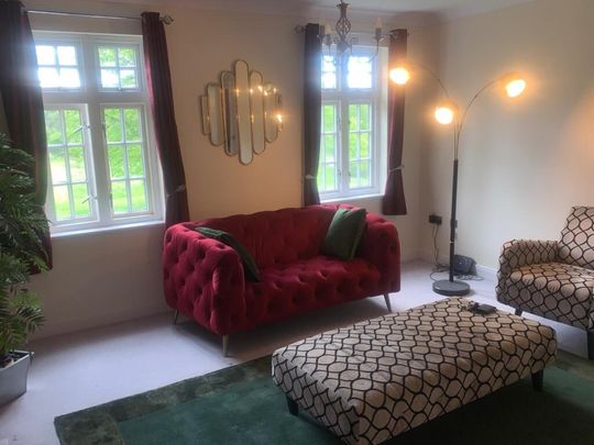 39 SPARROWS NEST WERGS HALL RD WERGS WV8 2HG - Photo 1