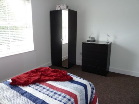 Alumhurst Road, Bournemouth, Dorset, BH4 8EW - Photo 3