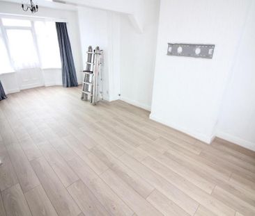 3 bedroom end of terrace house to rent - Photo 4