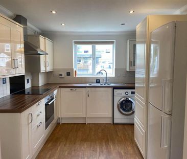 4 bedroom semi-detached house to rent - Photo 2