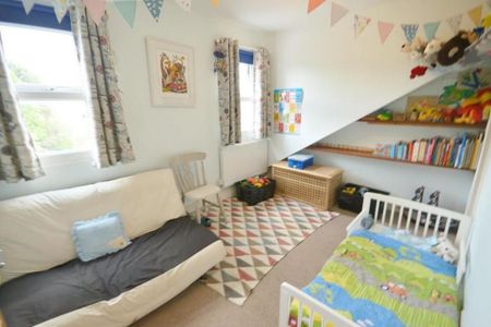 4 bedroom semi-detached house to rent - Photo 3