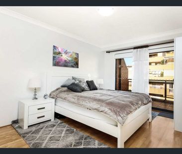 Spacious split level penthouse apartment in Kogarah CBD - Photo 5