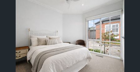 Fully Furnished Executive Living with Flexible Lease in Prestigious Malvern East - Photo 4