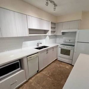 $2,200 / 1br - 1200ft2 - Spacious Unit for Rent – 5 mins Walk to Broad - Photo 2