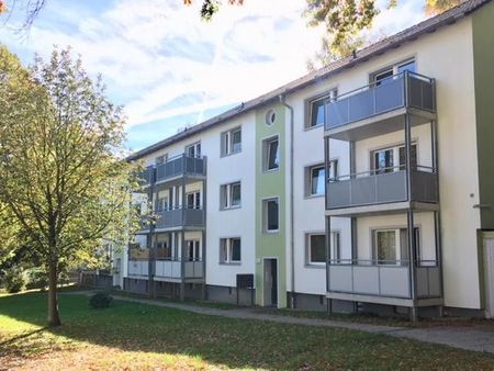 Frisch renovierte 2-Zi.-Whg. mit neuer Einbauküche und sonnigen Balkon - Photo 3