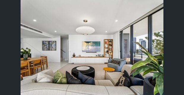 Exclusive North-East Facing Penthouse - Photo 1