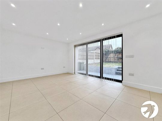 4 bedroom detached house to rent - Photo 1