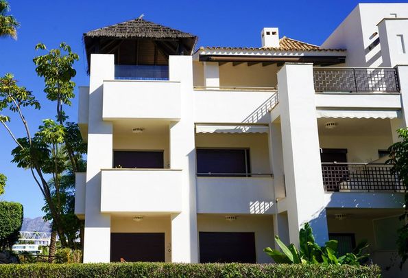 Luxury penthouse for rent in Benahavís, Andalusia - Photo 1