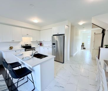 For Lease - 2229 Grainger Loop, Innisfil, Ontario - Photo 3