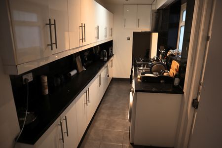 Room in a Shared Flat, Philbeach Gardens, SW5 - Photo 5