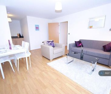 2 bedroom flat to rent - Photo 2