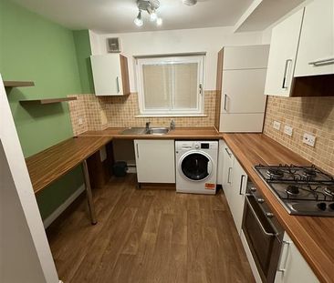 3 bedroom flat to rent - Photo 5