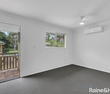 Spacious, Fully Air Conditioned Townhouse in sought after Street! - Photo 3