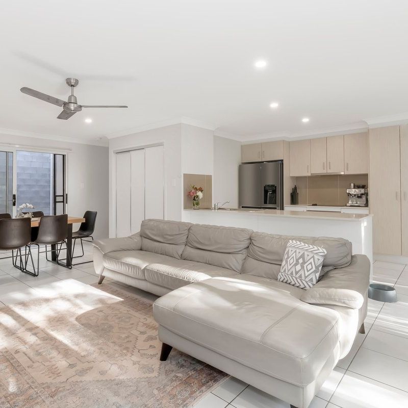Modern Townhouse Overlooking Parkland - Photo 1