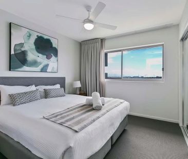 Waterfront Fully Furnished Apartment Close to Hospital! - Photo 2