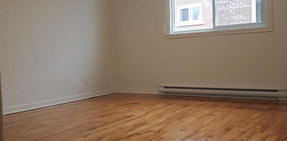 4 1/2 LASALLE PEINTURÉ GRAND TRANQUILLE - Photo 2