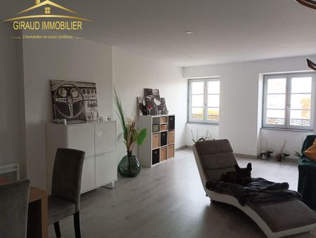 Location Appartement 4 pièces 90m² CHARLIEU 42190 - Photo 3