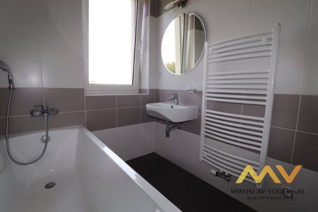 Pronájem bytu 2+kk 62 m², Pod Svahem 755, Hradec Králové - Фото 3