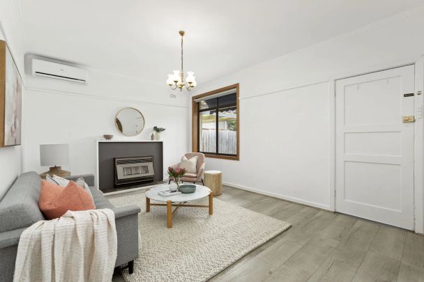 CHARMING FAMILY HOME FOR RENT IN HAMPTON! - Photo 1