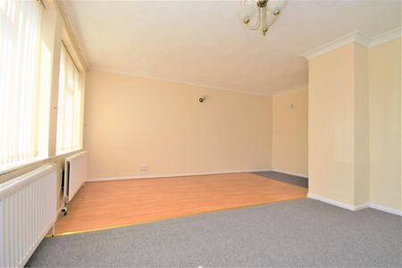 3 bedroom semi-detached for rent - Photo 5