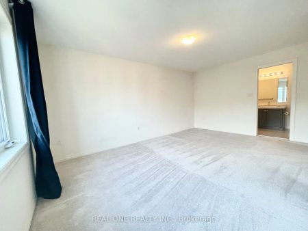 Property For Lease | N9359258 - Photo 5