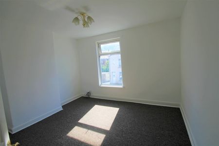 3 Bed Terraced House, Falding St, S35 - Photo 2