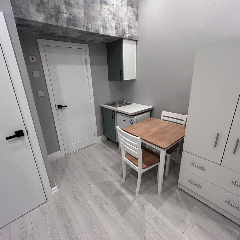 Studio Flat, Amhurst Road, E8 - Photo 1