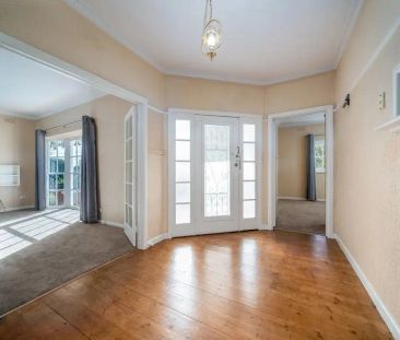 “3 Bedroon Family Friendly Home” - Photo 3