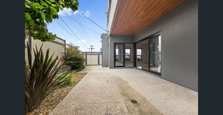 MODERN LUXURY & BAY VIEWS - Photo 4