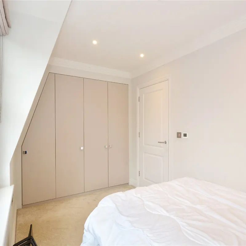 3 bedroom flat in Islington - Photo 1