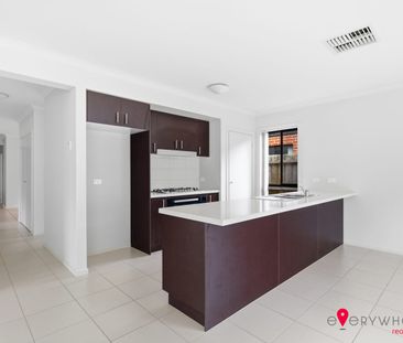 Spacious Family Living in Prime Point Cook Location - Photo 4