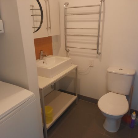 Fully Furnished - carpark available - Photo 3