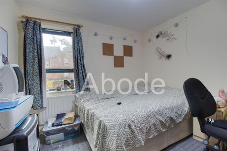 4 bedroom flat to rent - Photo 4