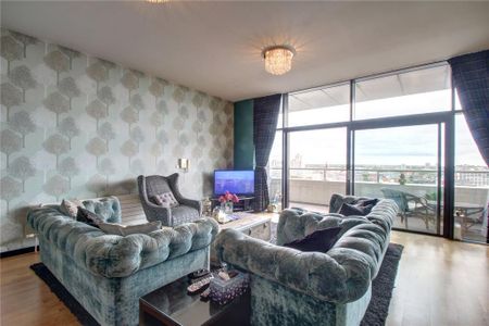 3 bedroom penthouse to rent - Photo 2