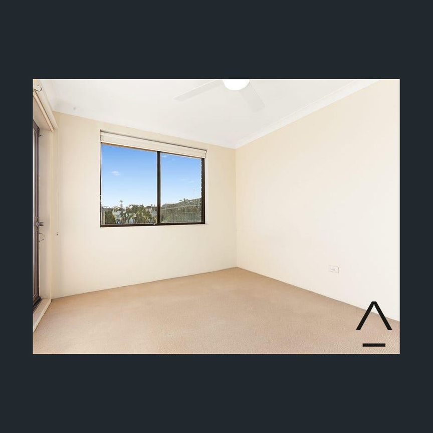 Bright, oversized apartment located on a quiet street with sunny, leafy outlook - Photo 1