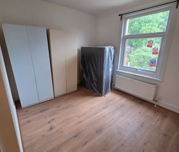 Studio Flat, Lenham Road, CR7 - Photo 1
