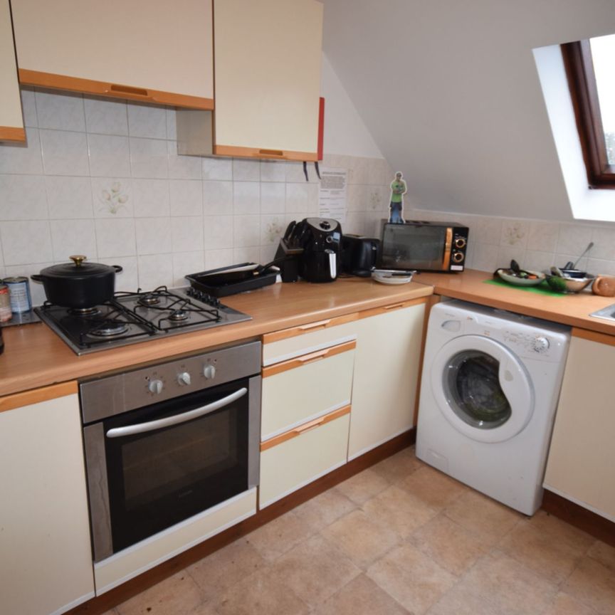 3 Bedroom Flat To Rent in Town Centre - £1,768 pcm Tenancy Info - Photo 1